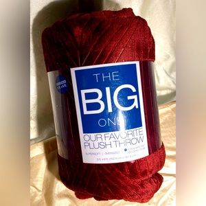 ❄️🔷THE BIG ONE OVERSIZED BURGUNDY PLUSH THROW
